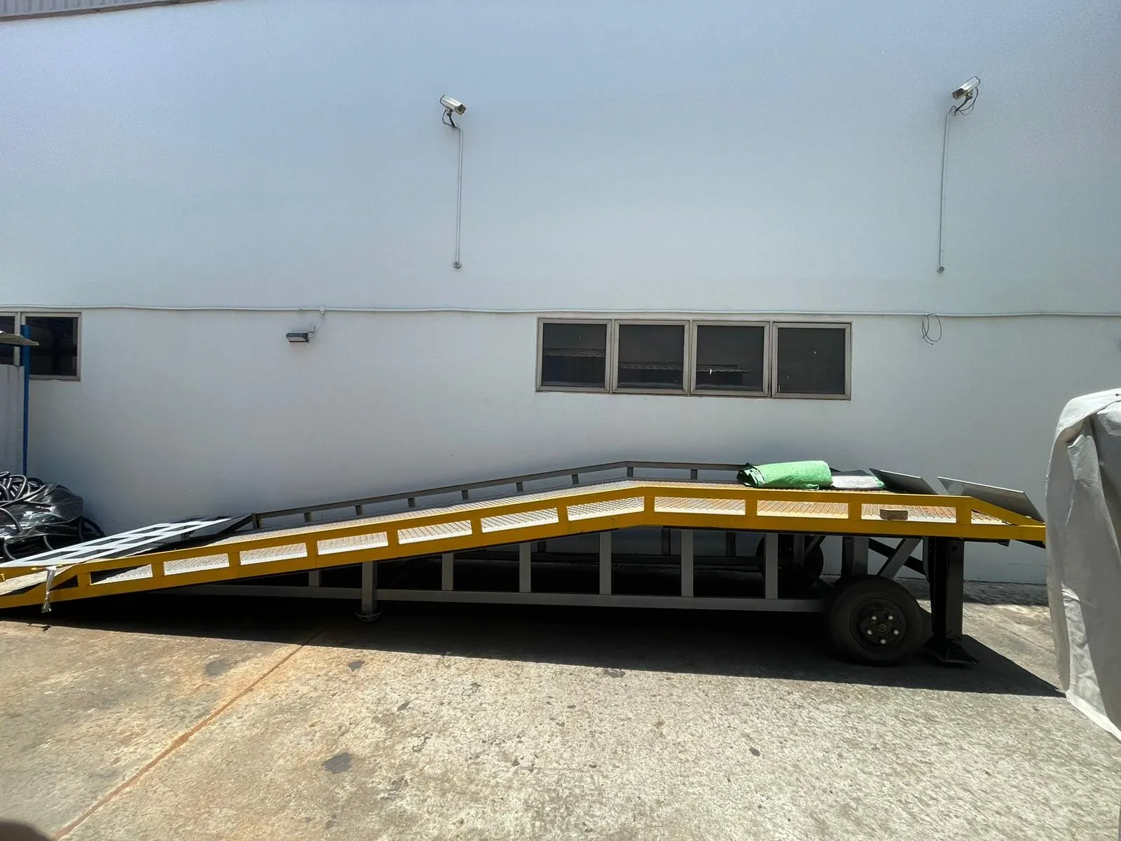 Aiko 8 Ton Movable Loading Dock Ramp | Model : PT-DCQY8-0.4